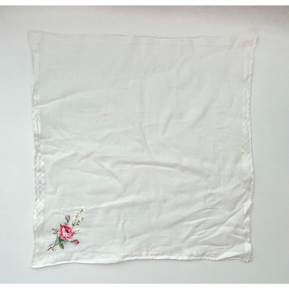 Vintage White Embroidered With Rose Hankie - Picture 3 of 5